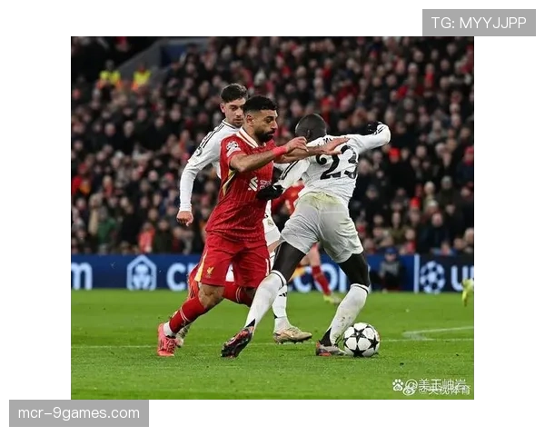 半场战报：斯特拉斯堡1-0领先布雷斯特，埃梅加头球破门